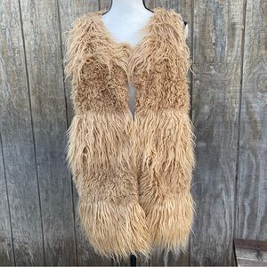 Hot & Delicious Faux Fur Long Vest w/pockets & front closure. Rodeo Fair cowgirl